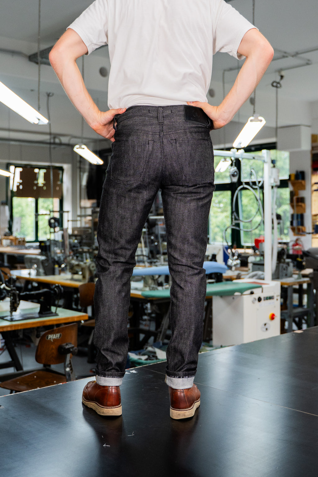 H1-26 - slim fit jeans - 11 oz elastic selvage denim