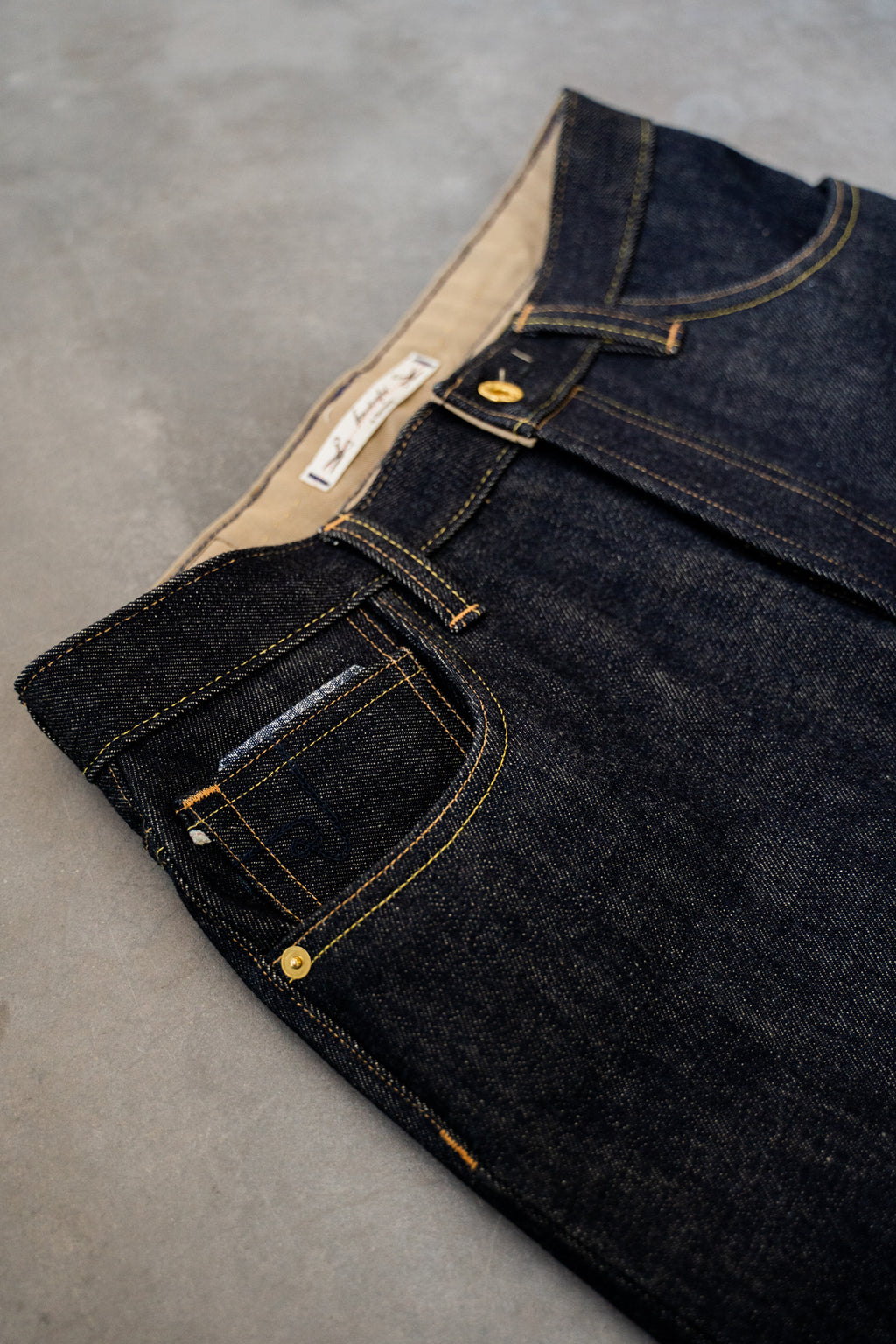 H3-26 - straight cut jeans - 17 oz selvage denim - herringbone lined hem