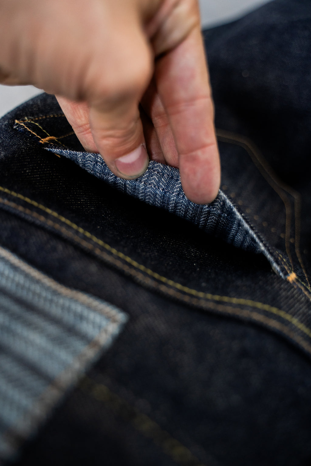H3-26 - straight cut jeans - 17 oz selvage denim - herringbone lined hem