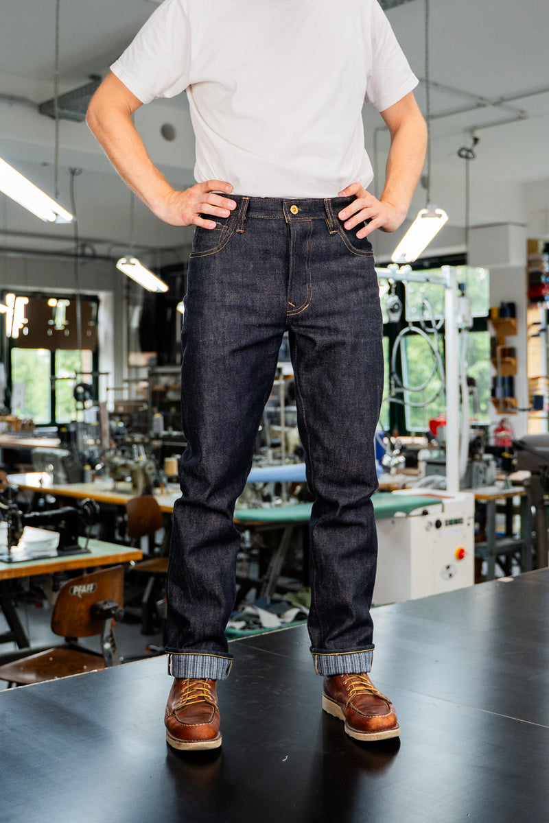 H3-26 - straight cut jeans - 17 oz selvage denim - herringbone lined hem
