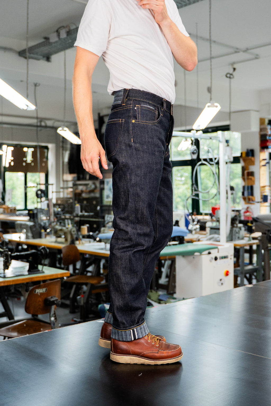 H3-26 - straight cut jeans - 17 oz selvage denim - herringbone lined hem