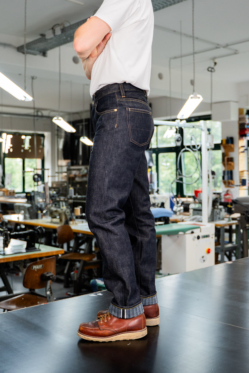 H3-26 - straight cut jeans - 17 oz selvage denim - herringbone lined hem